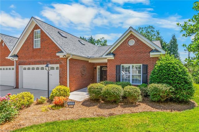 1595 Langdon Village Drive, Clemmons, NC 27012