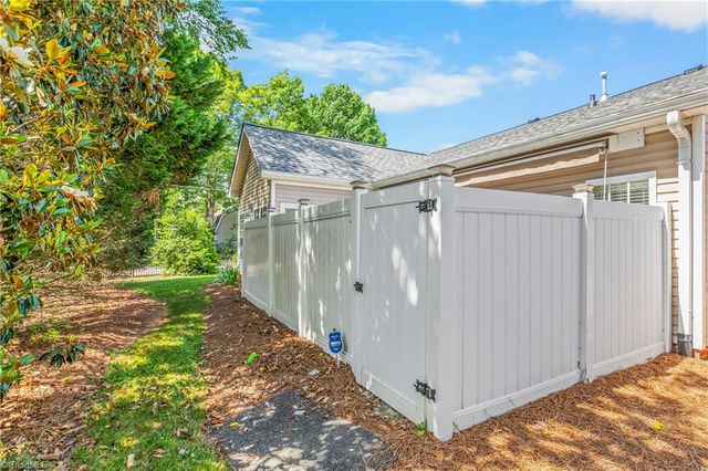 1595 Langdon Village Drive, Clemmons, NC 27012