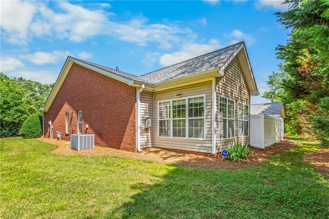 1595 Langdon Village Drive, Clemmons, NC 27012