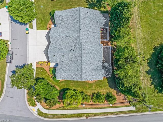 1595 Langdon Village Drive, Clemmons, NC 27012