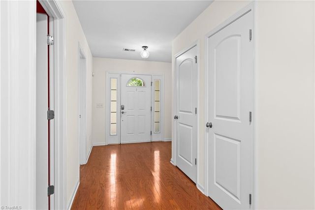 1595 Langdon Village Drive, Clemmons, NC 27012