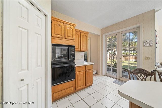 594 Hummingbird Drive, Indialantic, FL 32903