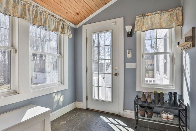 84 Central St, Georgetown, MA 01833