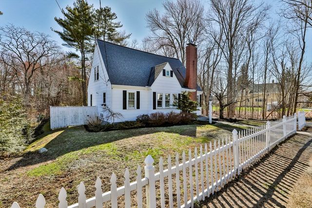 84 Central St, Georgetown, MA 01833