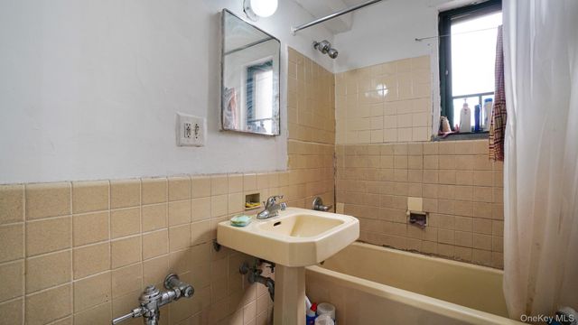 2049 McGraw Avenue 2C, Bronx, NY 10462
