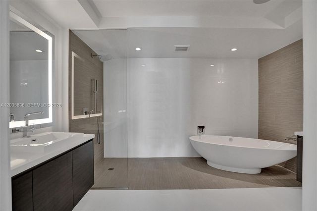 330 Sunny Isles Boulevard 52207, Sunny Isles Beach, FL 33160