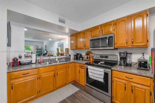 14901 SW 82nd Ter 1-205, Miami, FL 33193