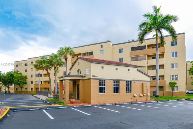 14901 SW 82nd Ter 1-205, Miami, FL 33193
