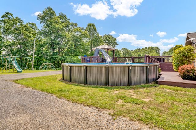 72 Blevins Lane, Vanceburg, KY 41179