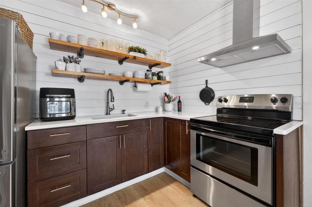 2566 14TH AVENUE N, St Petersburg, FL 33713