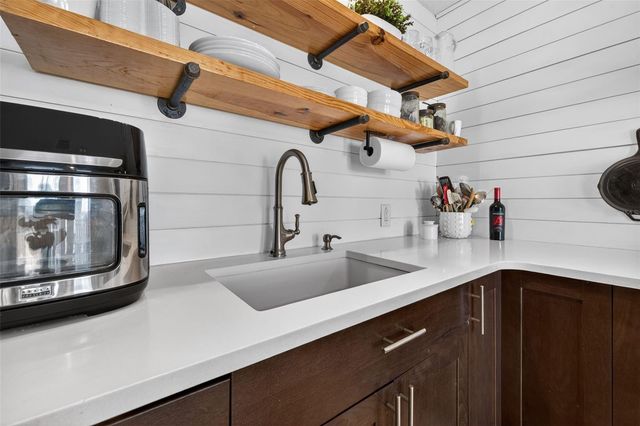 2566 14TH AVENUE N, St Petersburg, FL 33713