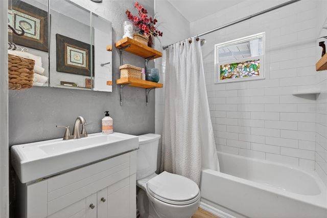 2566 14TH AVENUE N, St Petersburg, FL 33713