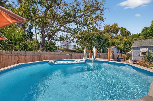 2566 14TH AVENUE N, St Petersburg, FL 33713