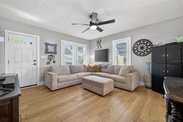 2566 14TH AVENUE N, St Petersburg, FL 33713