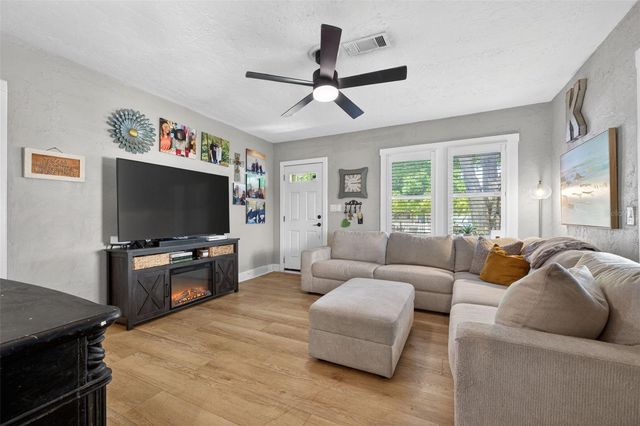 2566 14TH AVENUE N, St Petersburg, FL 33713