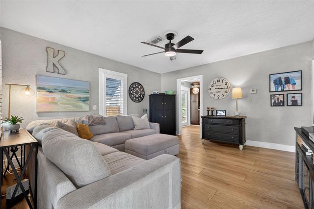 2566 14TH AVENUE N, St Petersburg, FL 33713