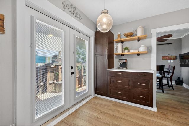 2566 14TH AVENUE N, St Petersburg, FL 33713