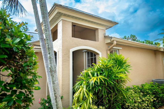 3751 NW Willow Creek Drive, Jensen Beach, FL 34957