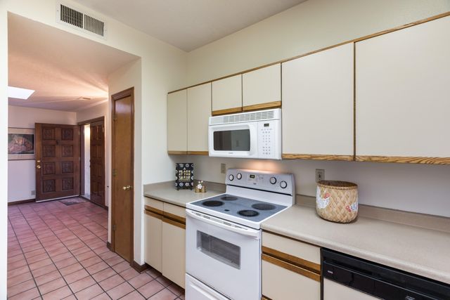 180 High Ridge Trail SE, Rio Rancho, NM 87124