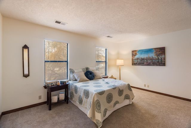 180 High Ridge Trail SE, Rio Rancho, NM 87124