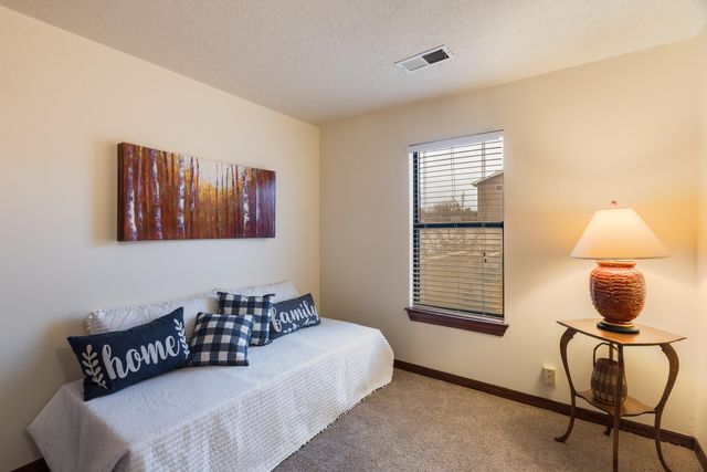 180 High Ridge Trail SE, Rio Rancho, NM 87124