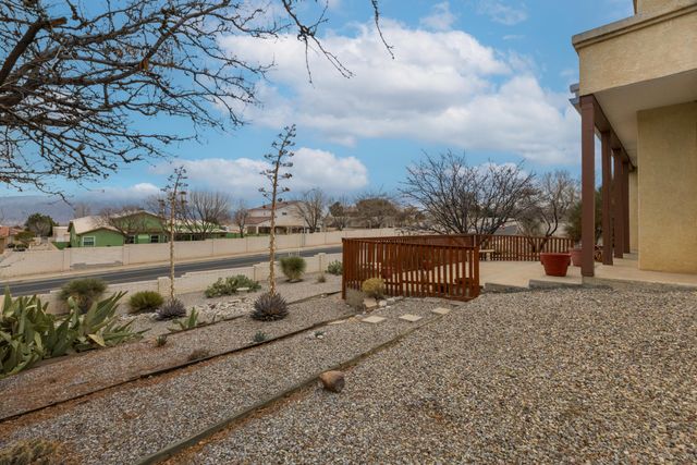 180 High Ridge Trail SE, Rio Rancho, NM 87124