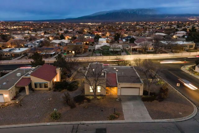 180 High Ridge Trail SE, Rio Rancho, NM 87124