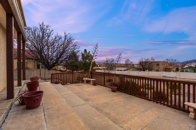180 High Ridge Trail SE, Rio Rancho, NM 87124