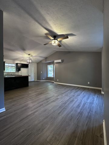 112 Bavaria Rd, Hohenwald, TN 38462
