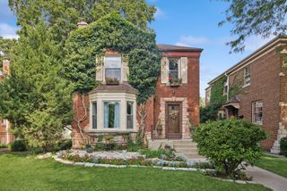 5810 N Kirby Avenue, Chicago, IL 60646