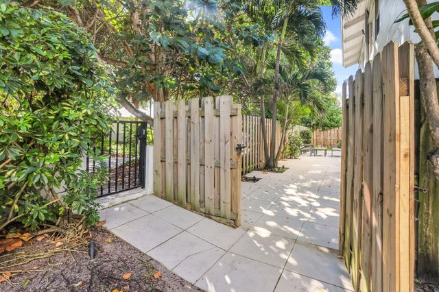 320 S OCEAN Boulevard LP, Delray Beach, FL 33483