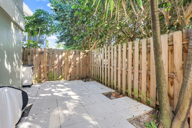 320 S OCEAN Boulevard LP, Delray Beach, FL 33483