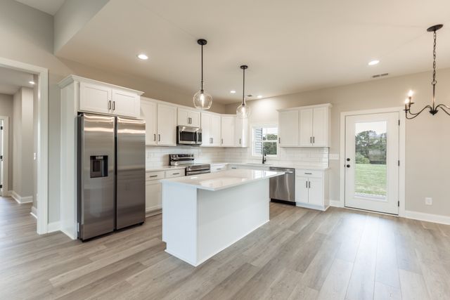 8637 Highway 52, Portland, TN 37148