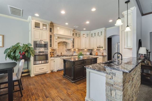 709 E Victoria Terrace, Mustang, OK 73064