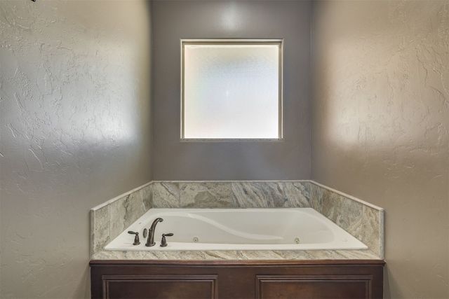 709 E Victoria Terrace, Mustang, OK 73064
