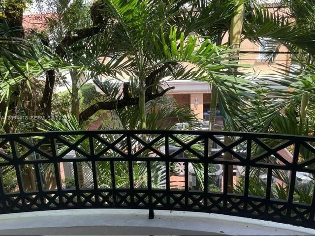 261 Navarre Avenue C-4, Coral Gables, FL 33134