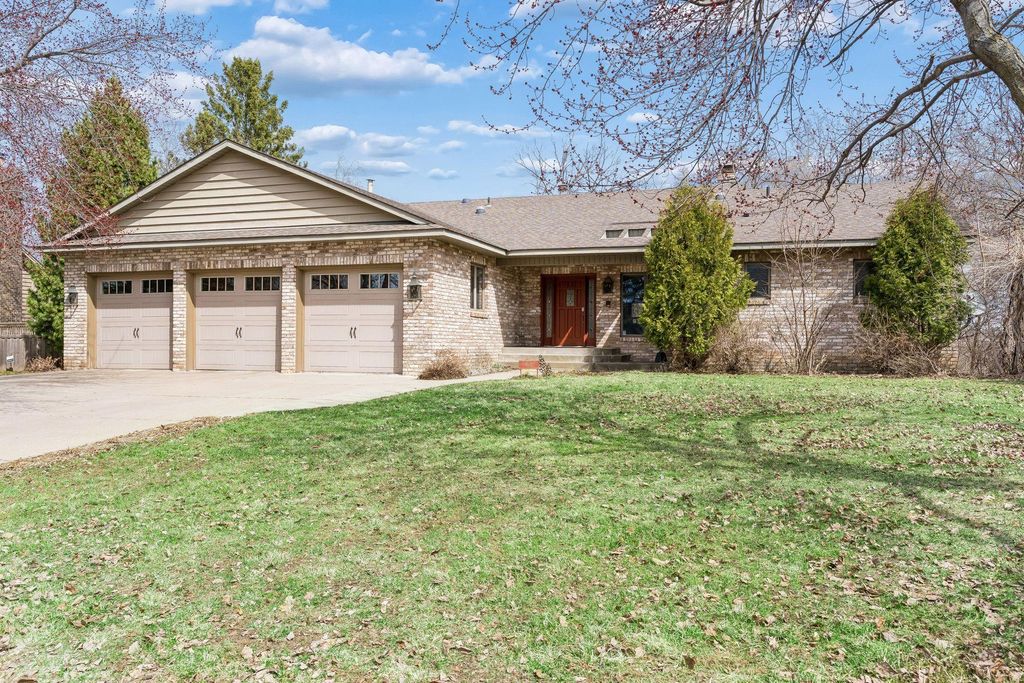 1638 Celia Road, Mendota Heights, MN 55118
