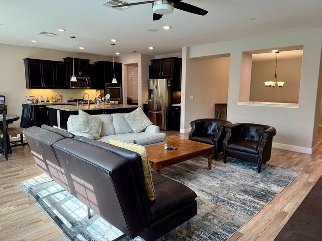 962 Orange Blossom Ave, Manteca, CA 95337