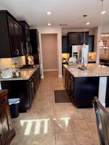 962 Orange Blossom Ave, Manteca, CA 95337