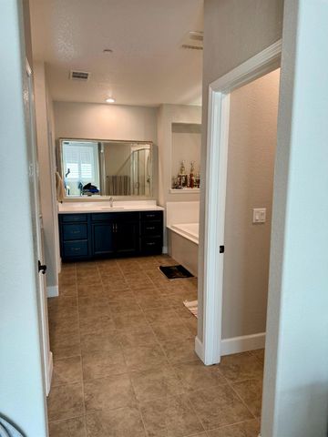 962 Orange Blossom Ave, Manteca, CA 95337