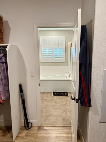 962 Orange Blossom Ave, Manteca, CA 95337