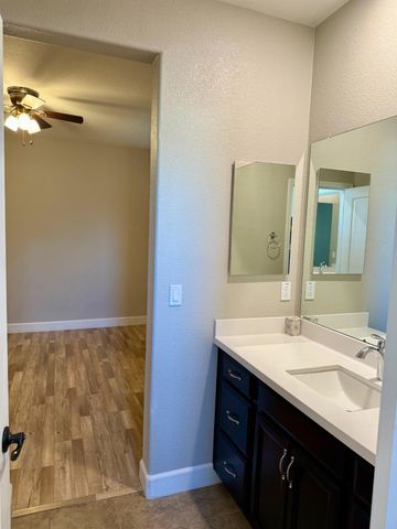 962 Orange Blossom Ave, Manteca, CA 95337