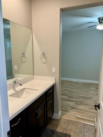 962 Orange Blossom Ave, Manteca, CA 95337