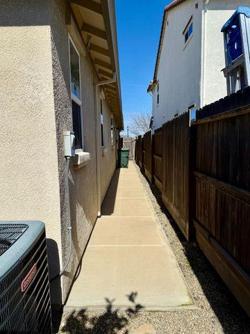 962 Orange Blossom Ave, Manteca, CA 95337