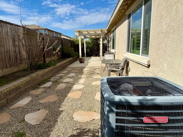 962 Orange Blossom Ave, Manteca, CA 95337