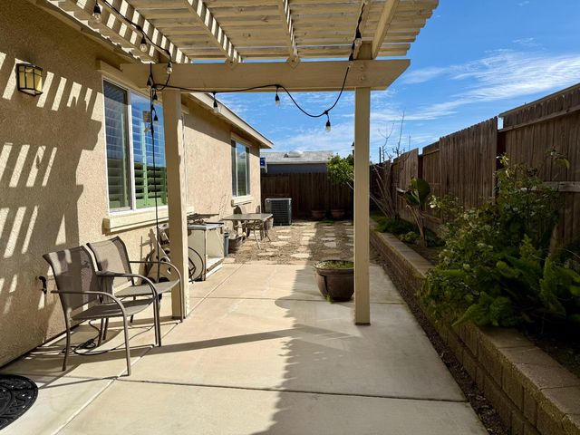 962 Orange Blossom Ave, Manteca, CA 95337