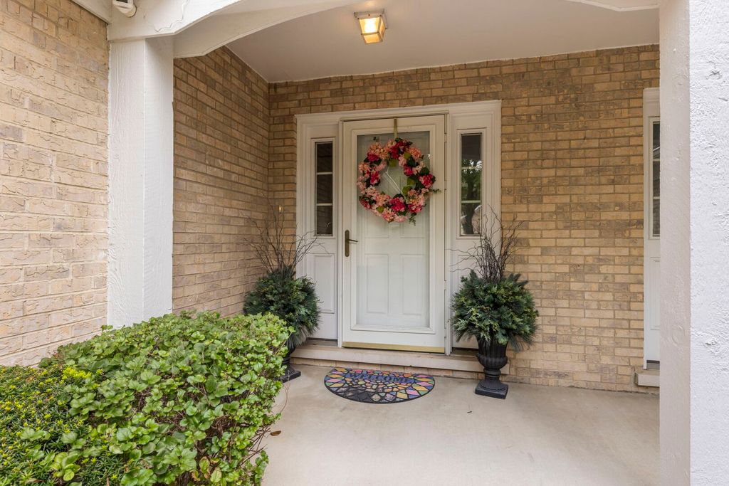 11124 Indian Woods Drive, Indian Head Park, IL 60525 — photo 2