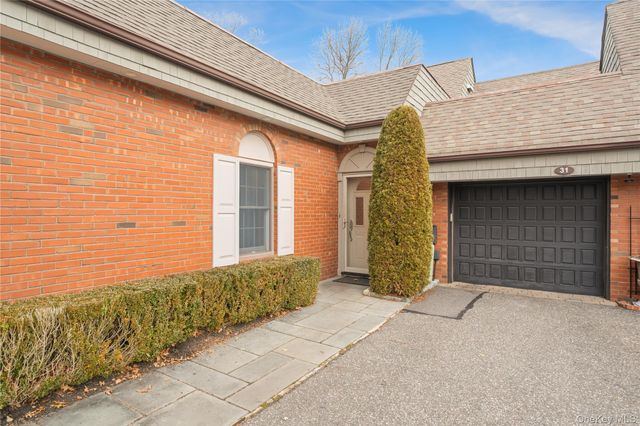 31 Admirals Drive E, Bay Shore, NY 11706