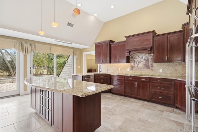 31 Admirals Drive E, Bay Shore, NY 11706