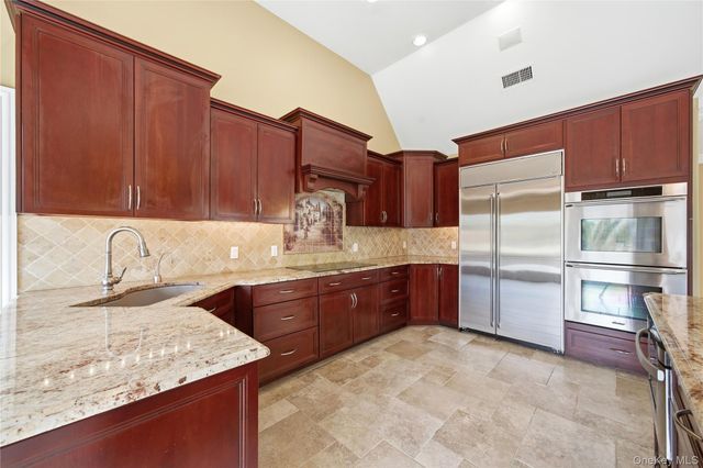 31 Admirals Drive E, Bay Shore, NY 11706